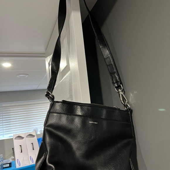 Matt and Nat shoulder bag - Picture 2 of 3